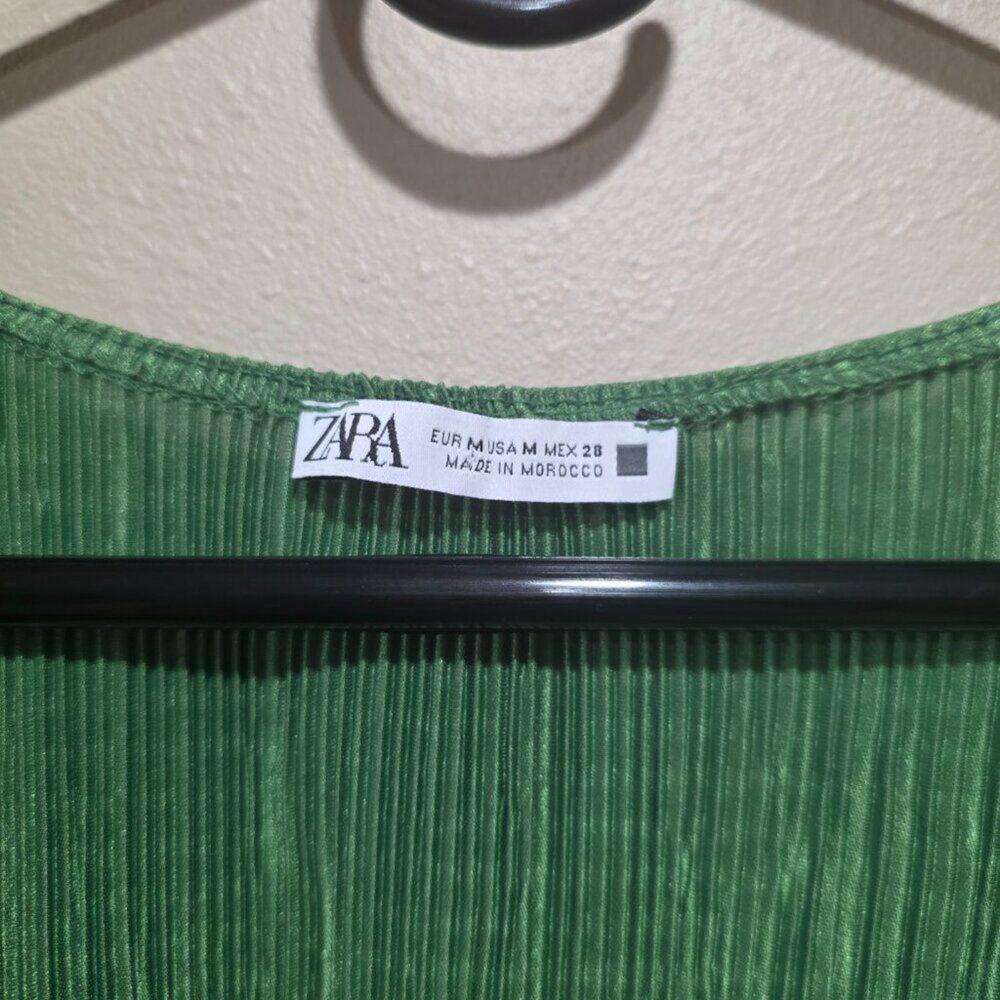Zara Green Pleated Peplum Blouse Ruffle Flowy Top Size M Cottagecore Boho - Picture 3 of 7